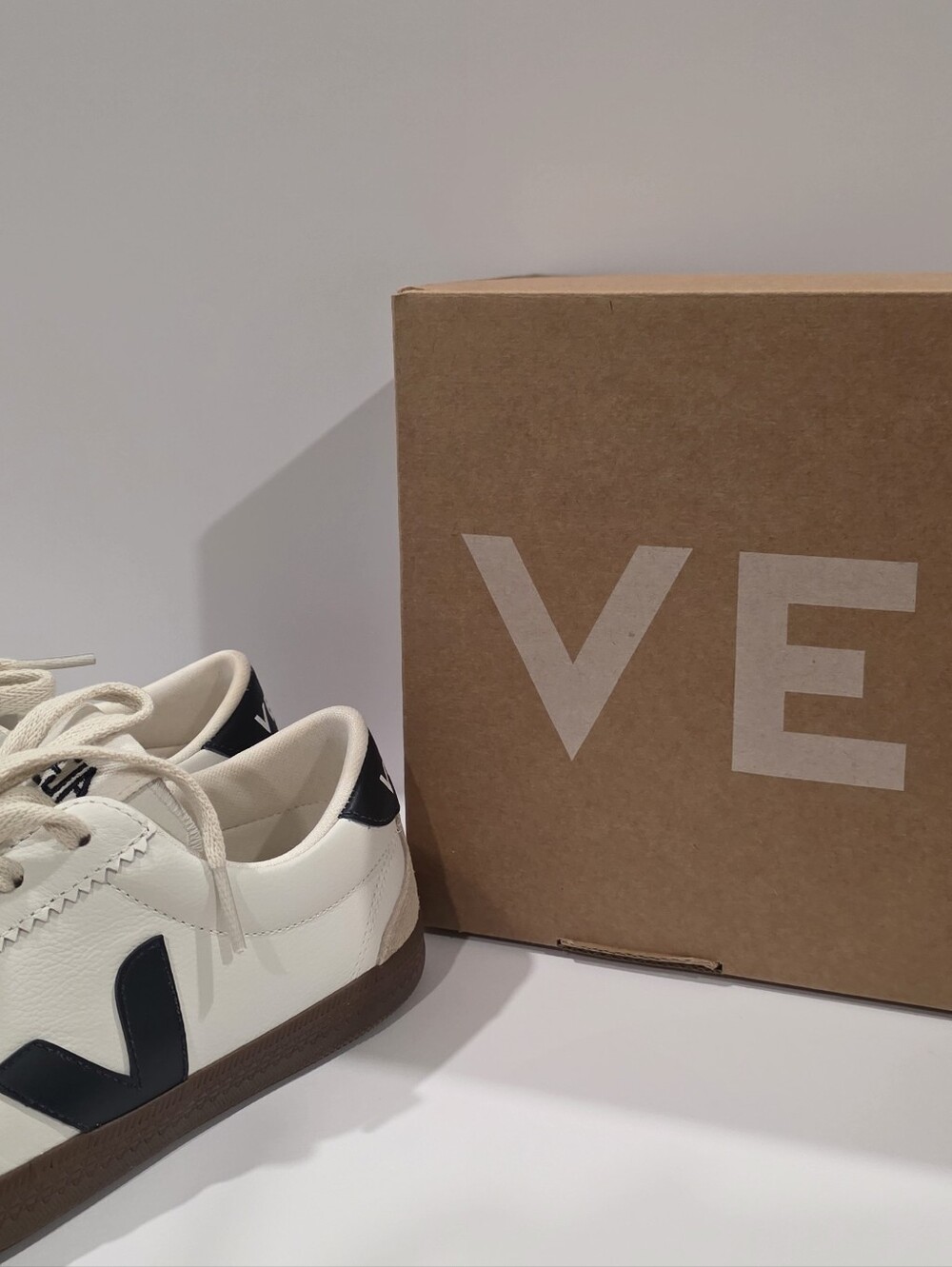 VEJA Womens VOLLEY O.T. White NAUTICO Bark Sz 38/ 7 New In BOX - Picture 10 of 10
